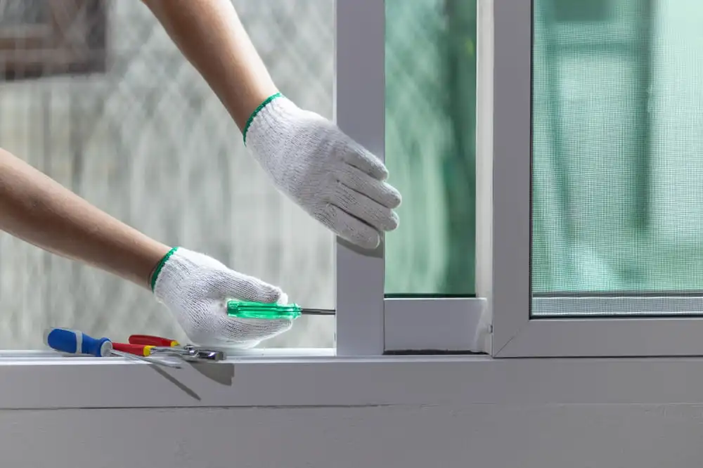 چه زمانی تعمیر پنجره UPVC کافیست و چه زمانی باید تعویض کنیم؟ 1 تعمیر پنجره UPVC