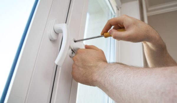 طول عمر واقعی پنجره UPVC چقدر است؟ راهنمای نگهداری و افزایش عمر مفید 3 طول عمر پنجره UPVC