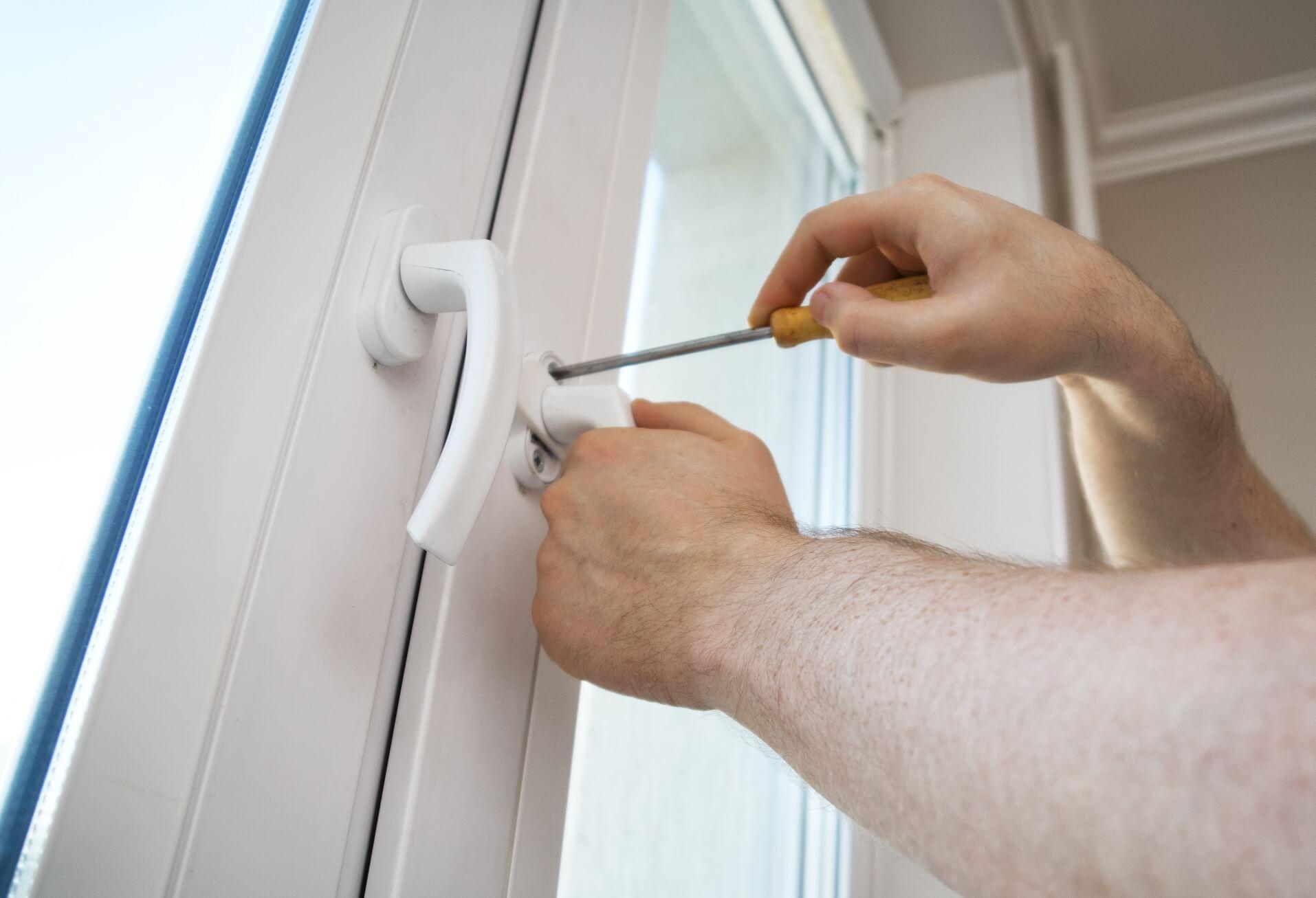 طول عمر واقعی پنجره UPVC چقدر است؟ راهنمای نگهداری و افزایش عمر مفید 1 طول عمر پنجره UPVC